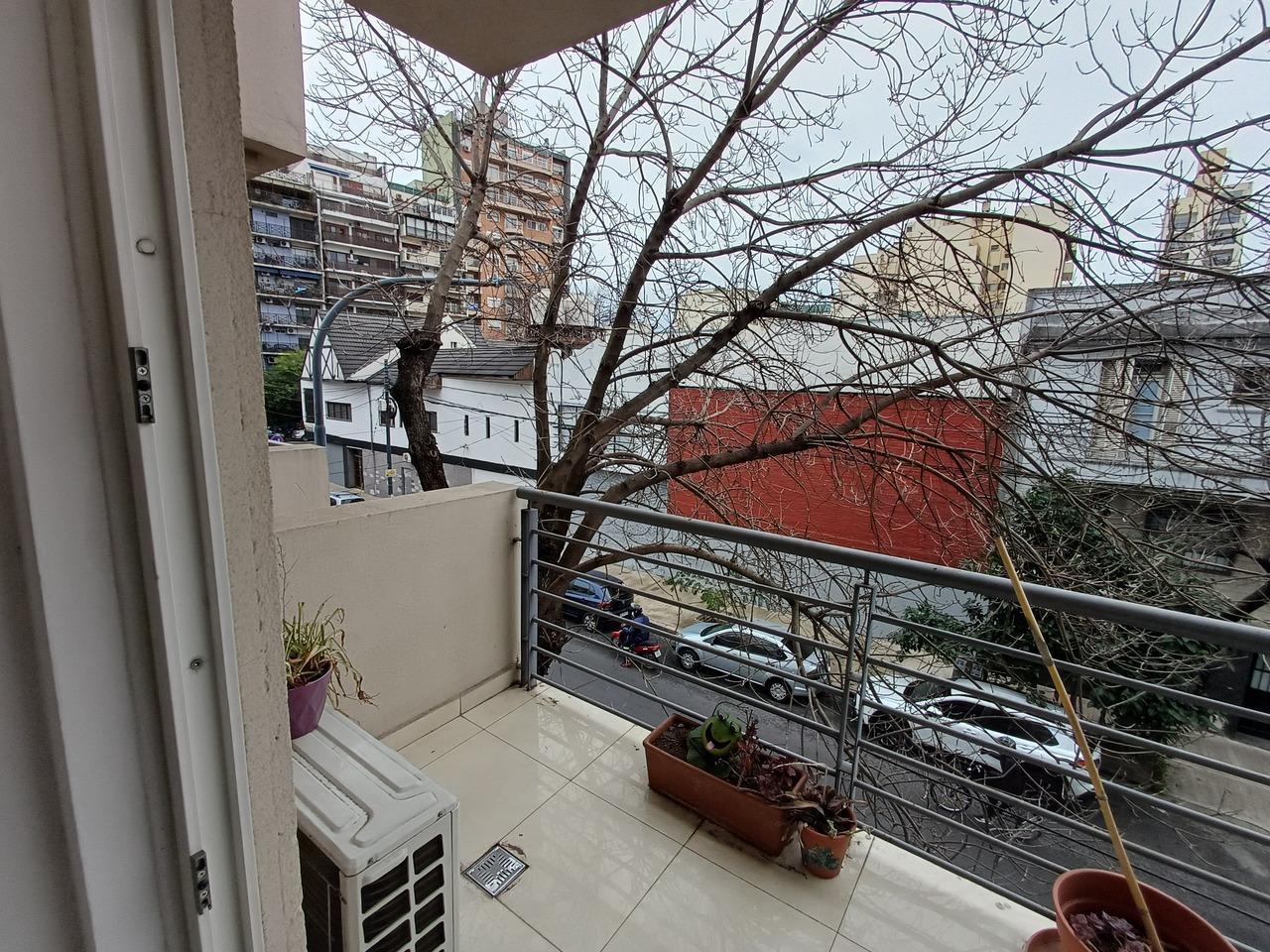 Foto de Excelente monoambiente con cochera y balcón al frente en Caballito, imagen 4