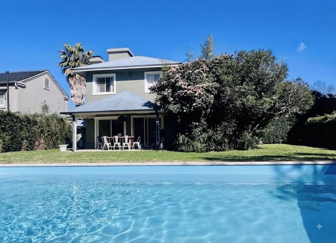 Foto de Barrio Septiembre Venta Casa 3 Dormitorios y Pileta con Rápido Acceso, imagen 2