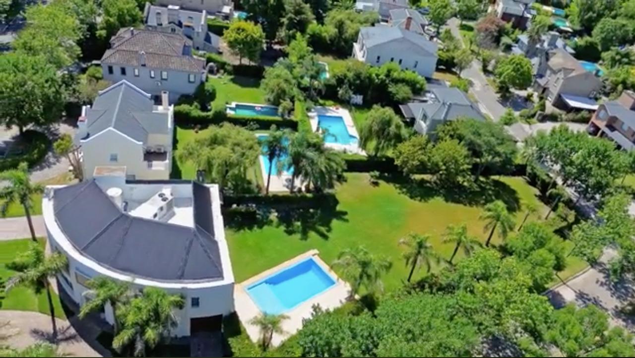 Foto de Imponente Casa de Categoría con Piscina, Sauna y Galería Vidriada en, imagen 2