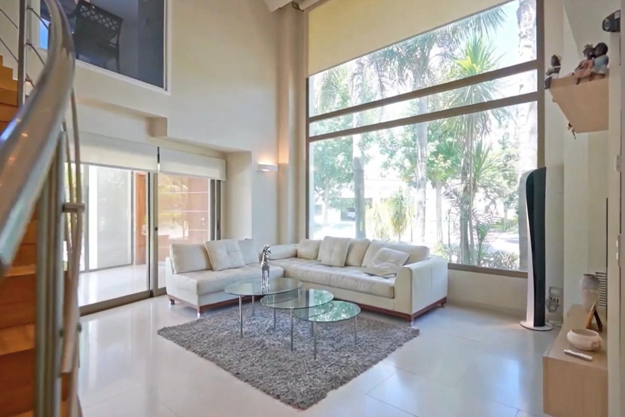 Foto de Imponente Casa de Categoría con Piscina, Sauna y Galería Vidriada en, imagen 1