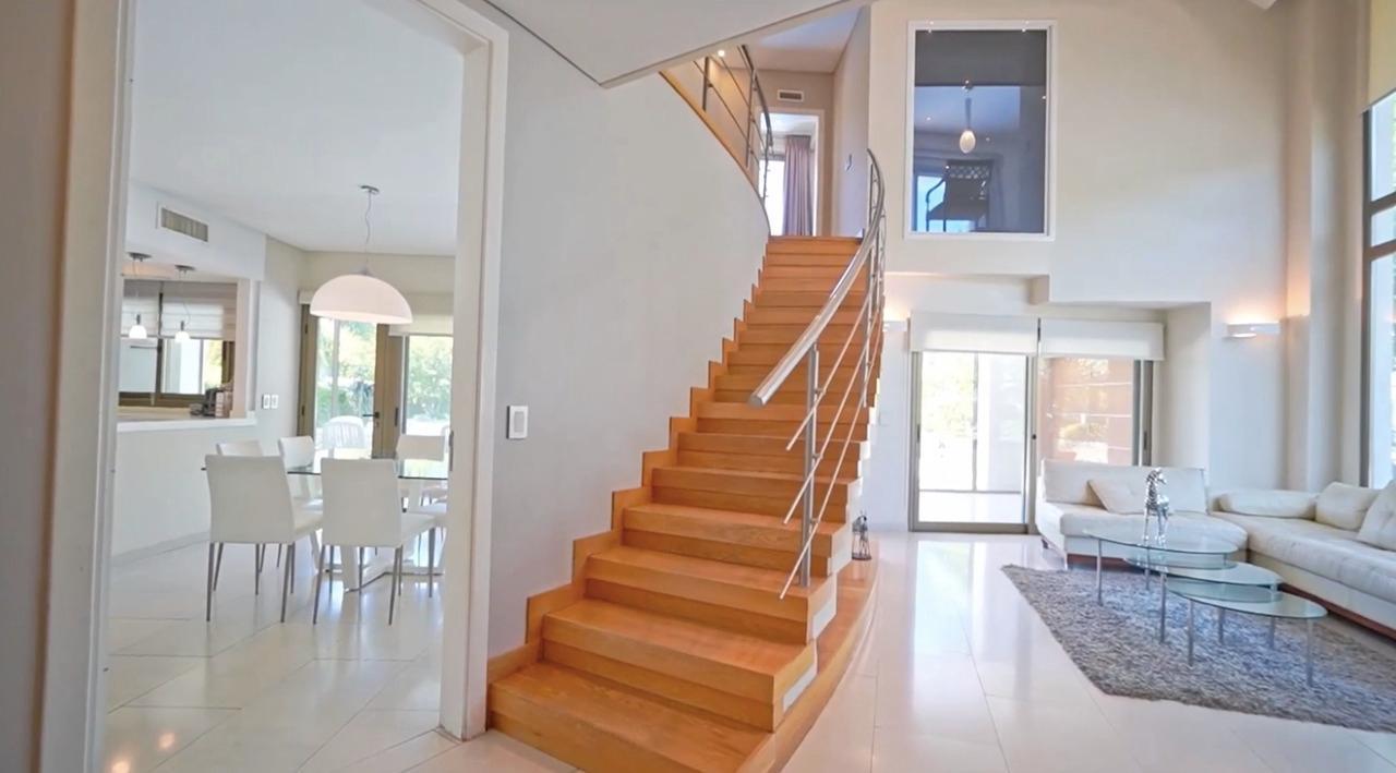 Foto de Imponente Casa de Categoría con Piscina, Sauna y Galería Vidriada en, imagen 5