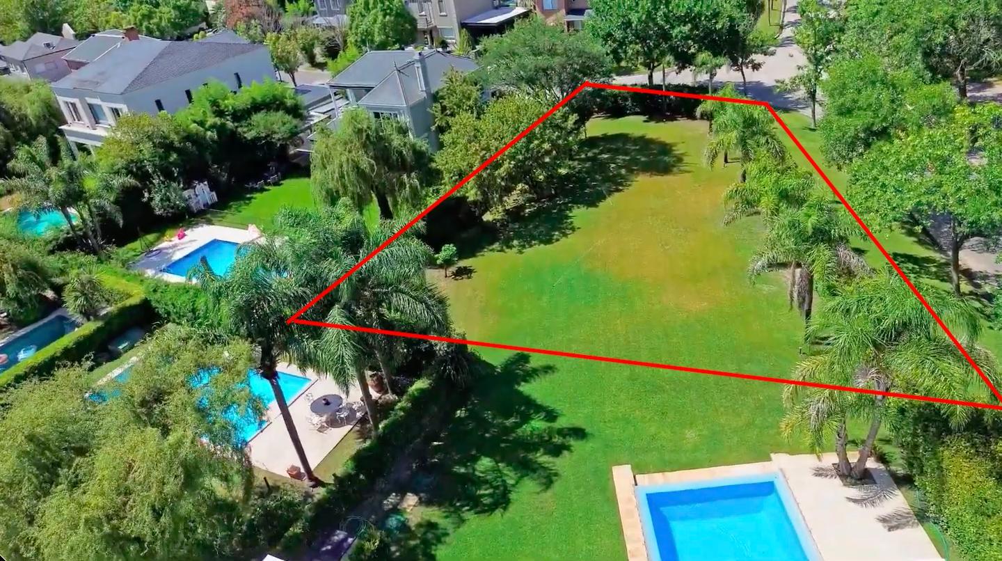 Foto de Exclusivo Lote de ~608 m² Totalmente Nivelado y Parquizado en Barrio, imagen 1