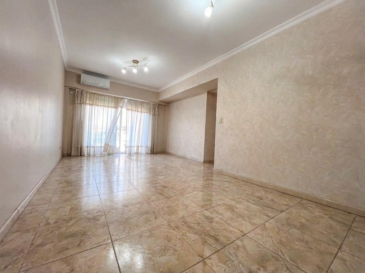 Foto de Venta Departamento 4 Ambientes, al frente, con balcon - en Caballito, imagen 4