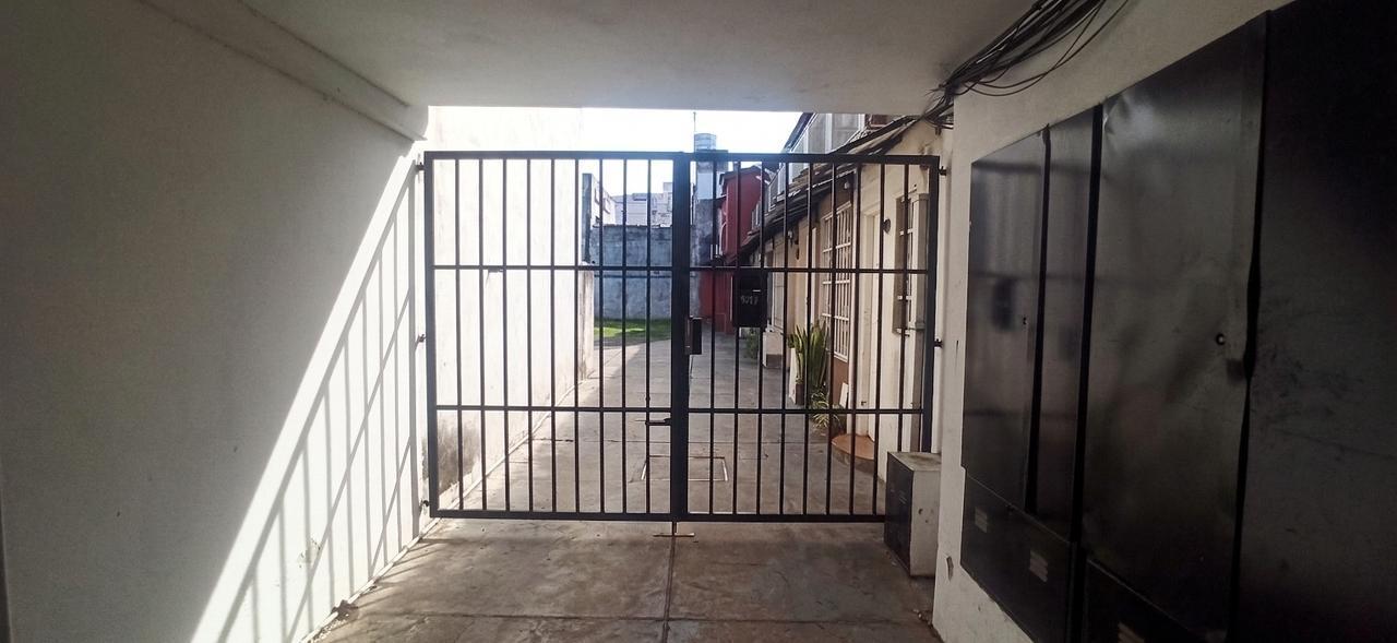 Foto de Duplex en Alquiler en Morón 3 Ambientes con Balcón y Cochera, imagen 1
