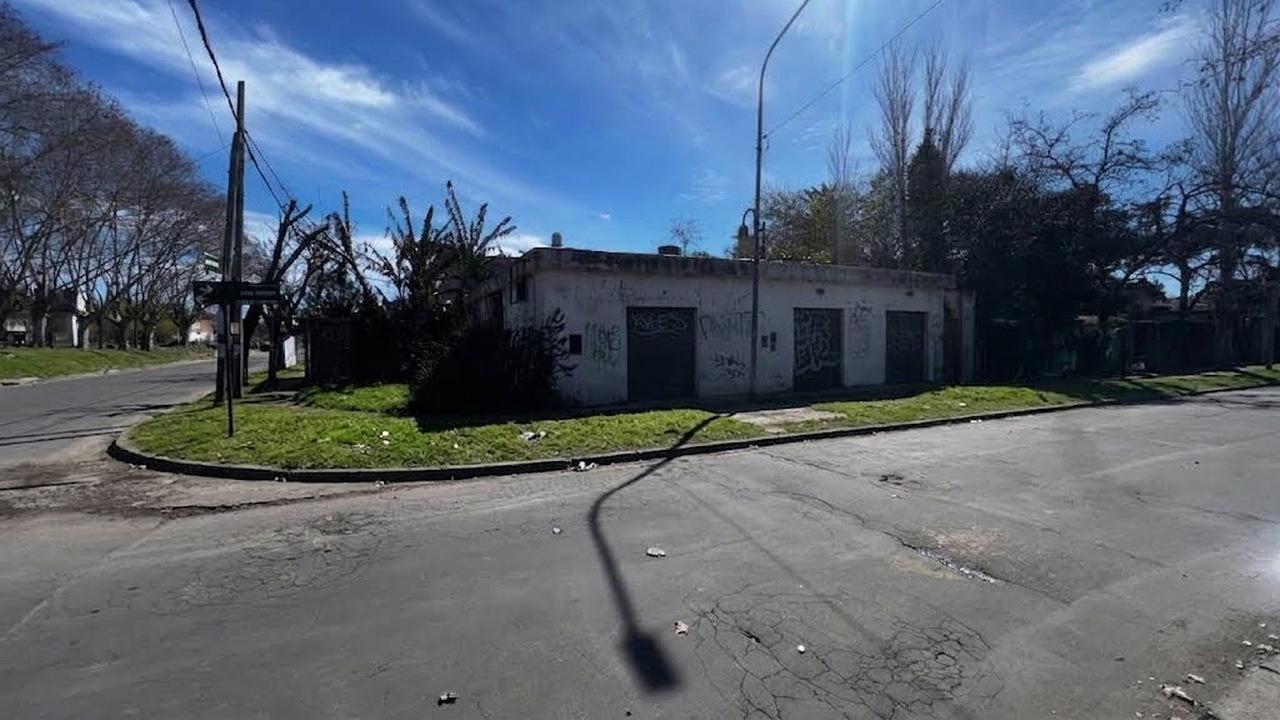 Foto de OPORTUNIDAD!! 3 Locales a reciclar en Benavides, imagen 3
