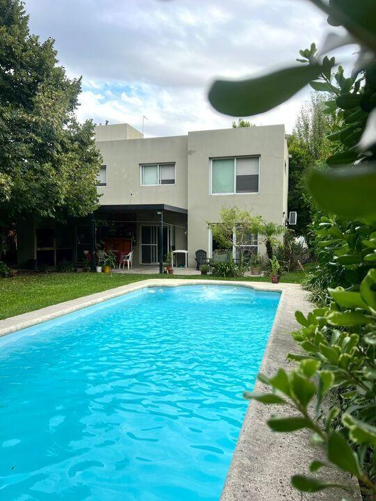 Foto de CASA EN VENTA – 4 DORMITORIOS - PISCINA - GALERIA - SAN ISIDRO, imagen 2