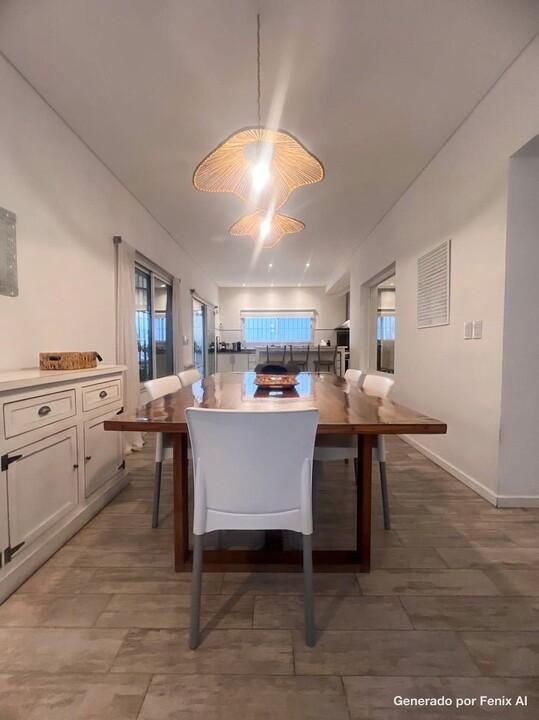 Foto de Venta - Casa de 4 ambientes en Martínez - Galeria con Parrilla - Jardin, imagen 2