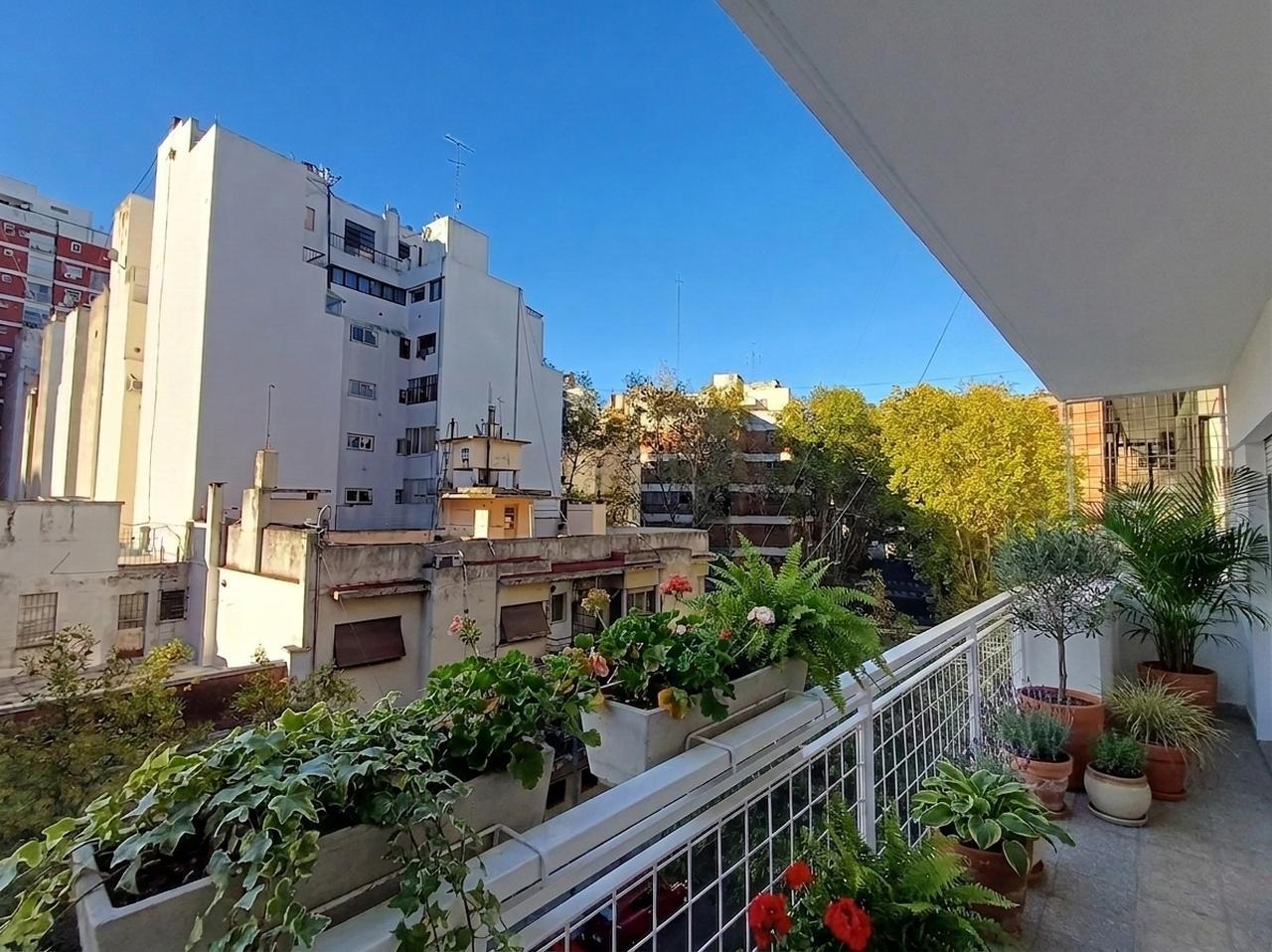 Foto de Venta Departamento 4 Ambientes en Caballito con balcón y al frente, imagen 2