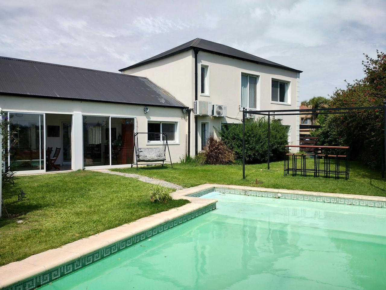 Foto de Alquiler temporal - Casa de 5 ambientes con jardín y pileta en San, imagen 2