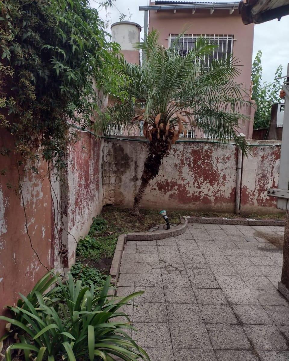 Foto de VENTA AMPLIO PH 3 1/2 AMB, POR PASILLO AL FONDO, ZONA LOMA HERMOSA, imagen 2