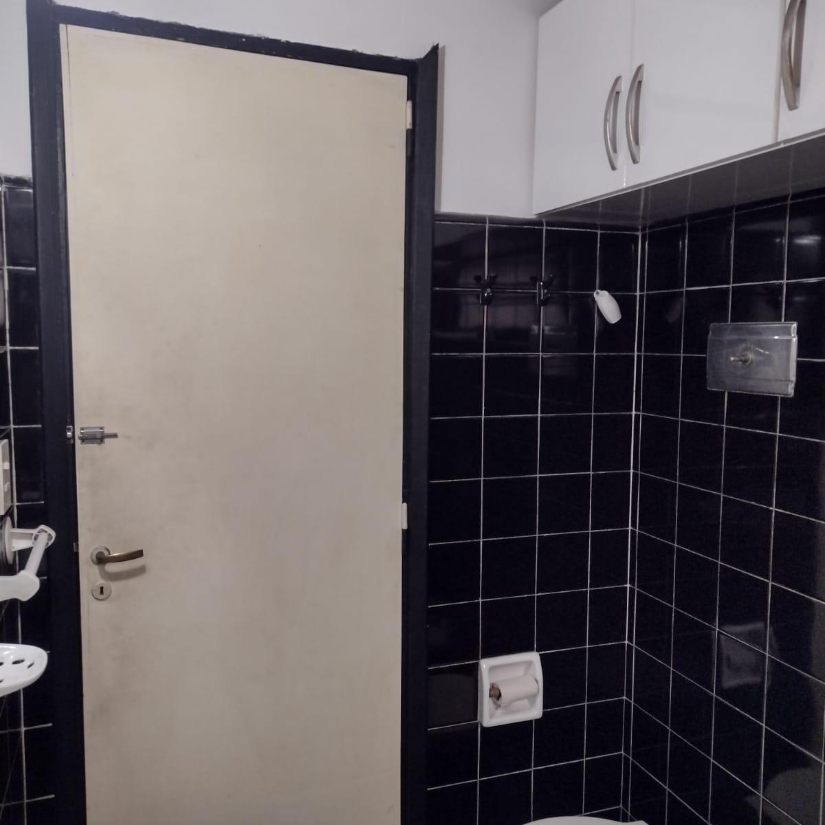 Foto de VENTA AMPLIO PH 3 1/2 AMB, POR PASILLO AL FONDO, ZONA LOMA HERMOSA, imagen 5