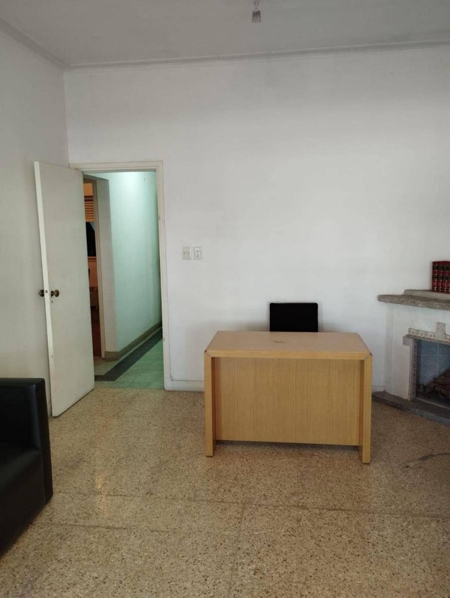 Casa en Zona Comercial, Ideal Oficinas o Comercio! 3