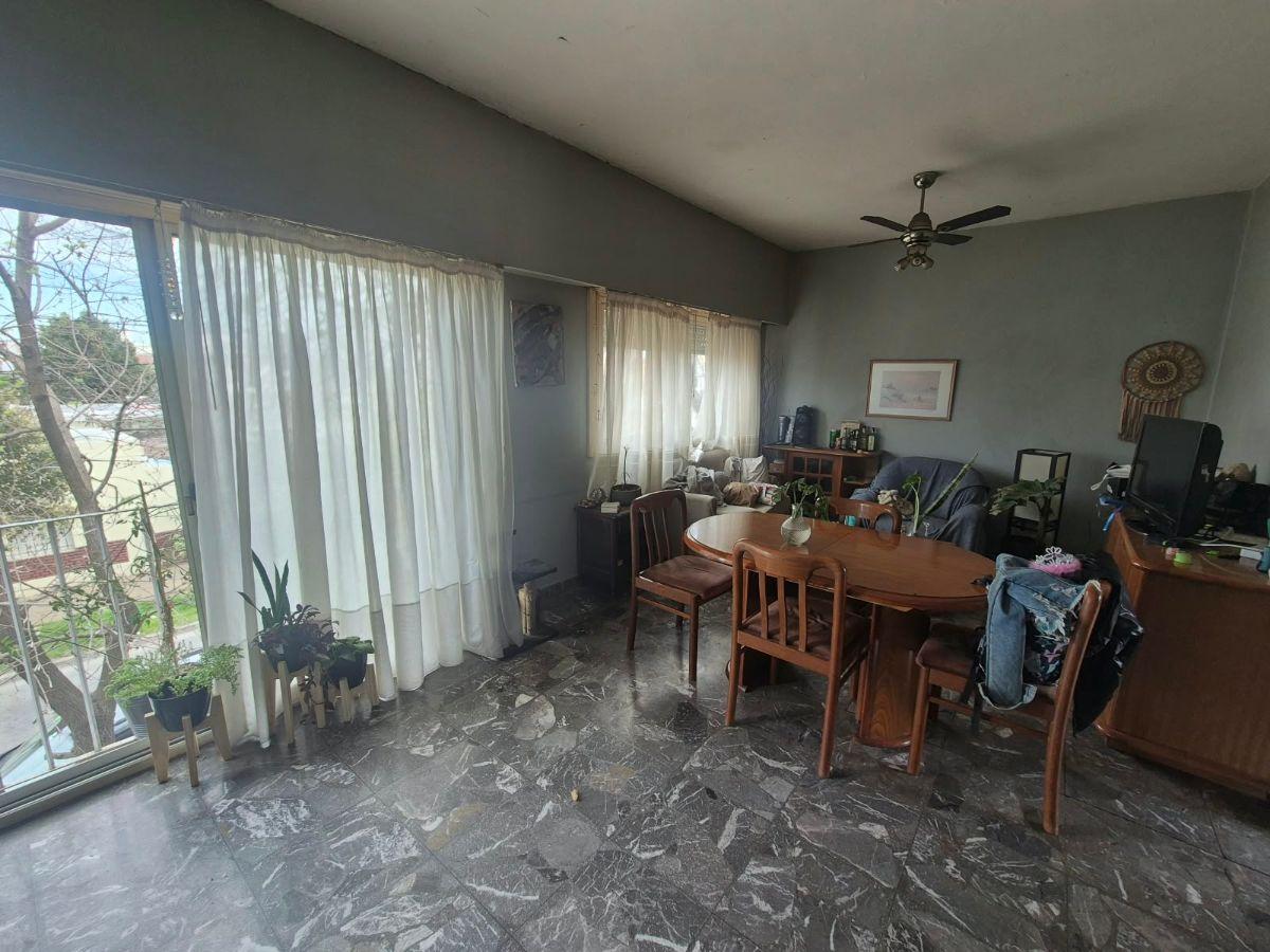 Foto de CASA EN VENTA EN CASEROS – 5 DORMITORIOS, JARDÍN Y 2 COCHERAS, imagen 4