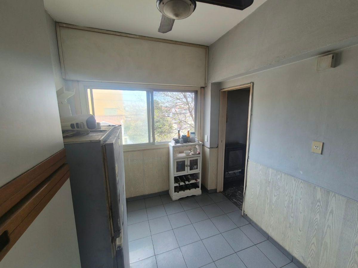 Foto de CASA EN VENTA EN CASEROS – 5 DORMITORIOS, JARDÍN Y 2 COCHERAS, imagen 5