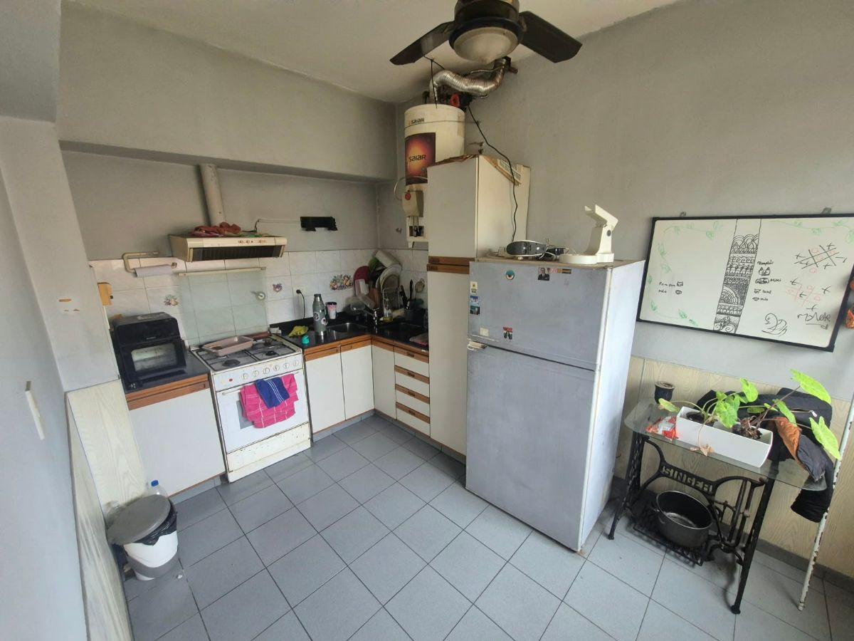 Foto de CASA EN VENTA EN CASEROS – 5 DORMITORIOS, JARDÍN Y 2 COCHERAS, imagen 2
