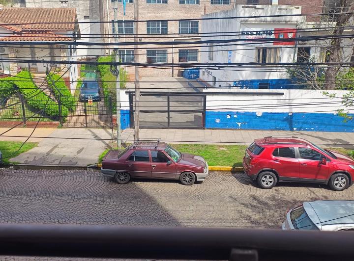 Hermoso ambiente divisible al frente, muy luminoso! 2
