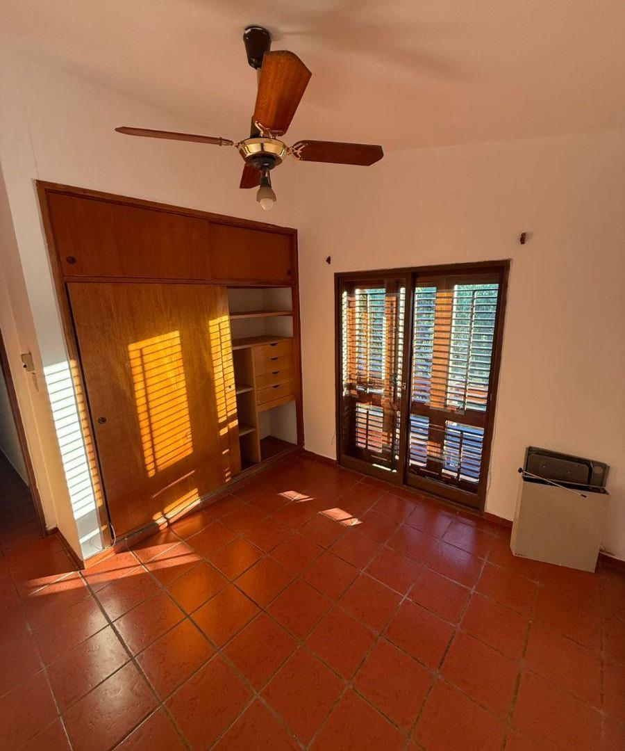 Foto de Alquiler Casa 3 Dormitorios con Pileta y Cochera Doble - Argüello, imagen 2