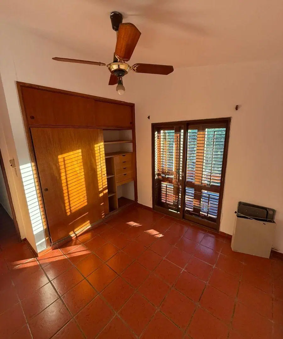 Casa en Alquiler de 3 Dormitorios en Barrio Arguello 2