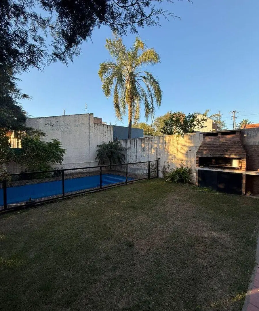 Casa en Alquiler de 3 Dormitorios en Barrio Arguello 3