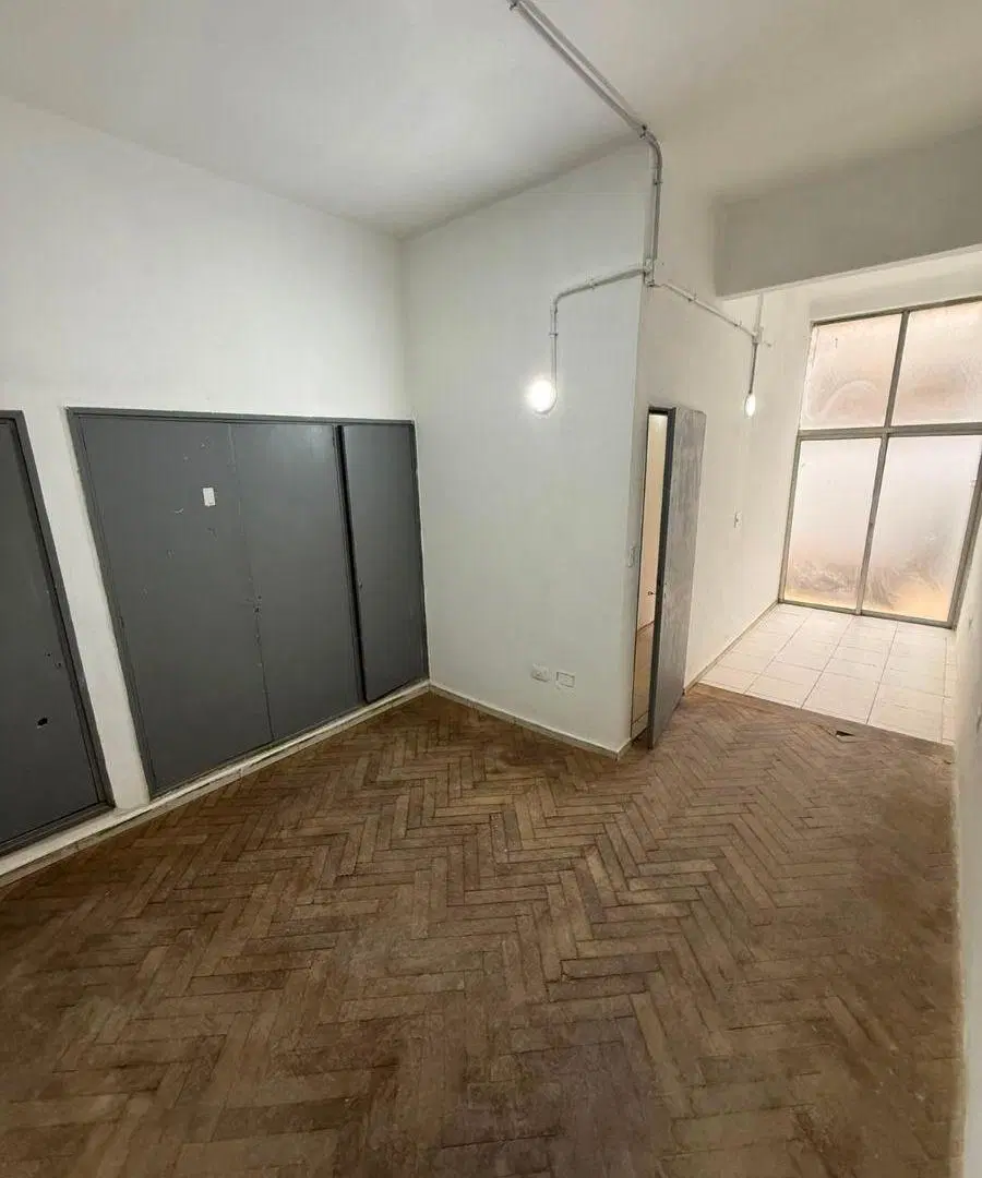 Departamento de 1 dormitorio en alquiler con patio en Alberdi 3