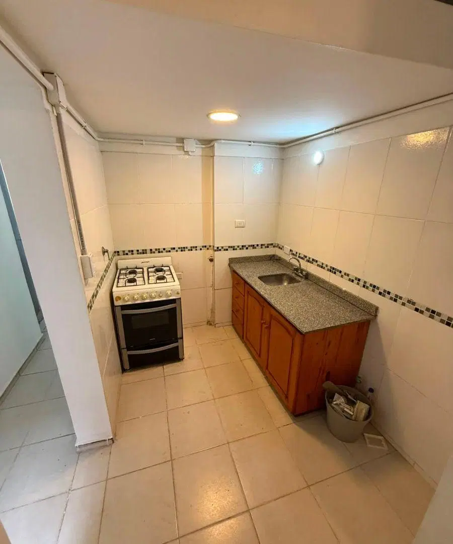 Departamento de 1 dormitorio en alquiler con patio en Alberdi 2