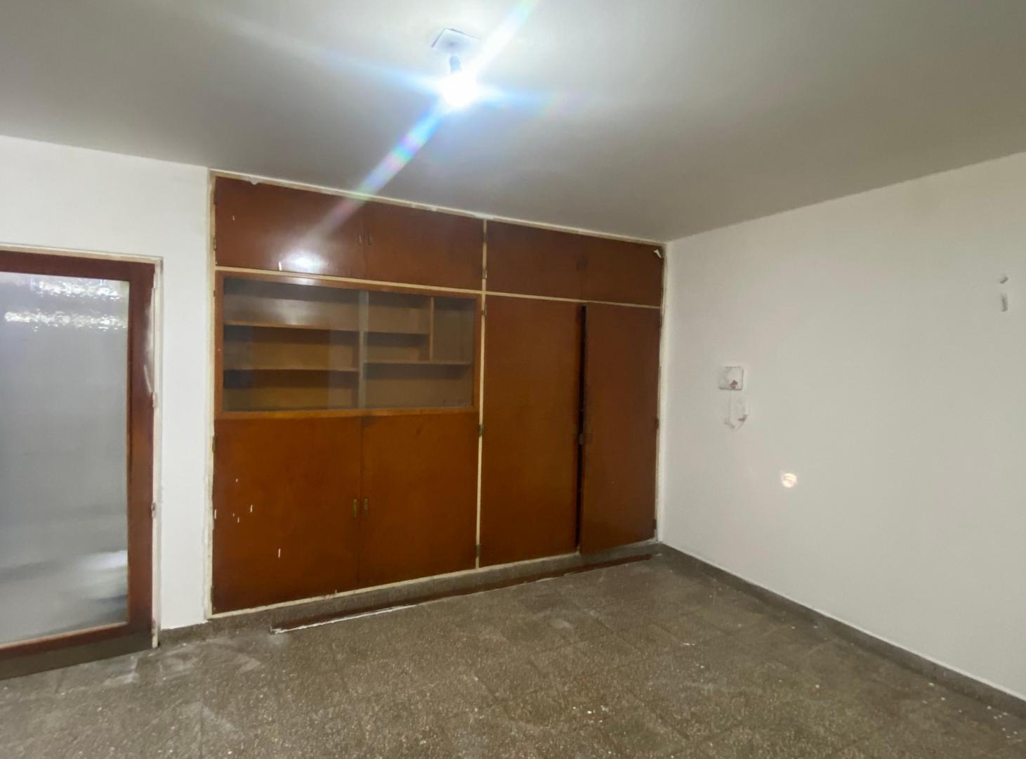 Foto de Casa en venta en General Paz - 5 dormitorios, patio y cochera para 2, imagen 4