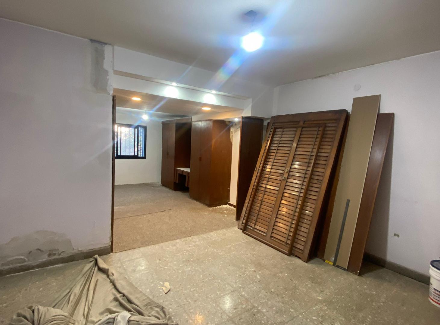 Foto de Casa en venta en General Paz - 5 dormitorios, patio y cochera para 2, imagen 1
