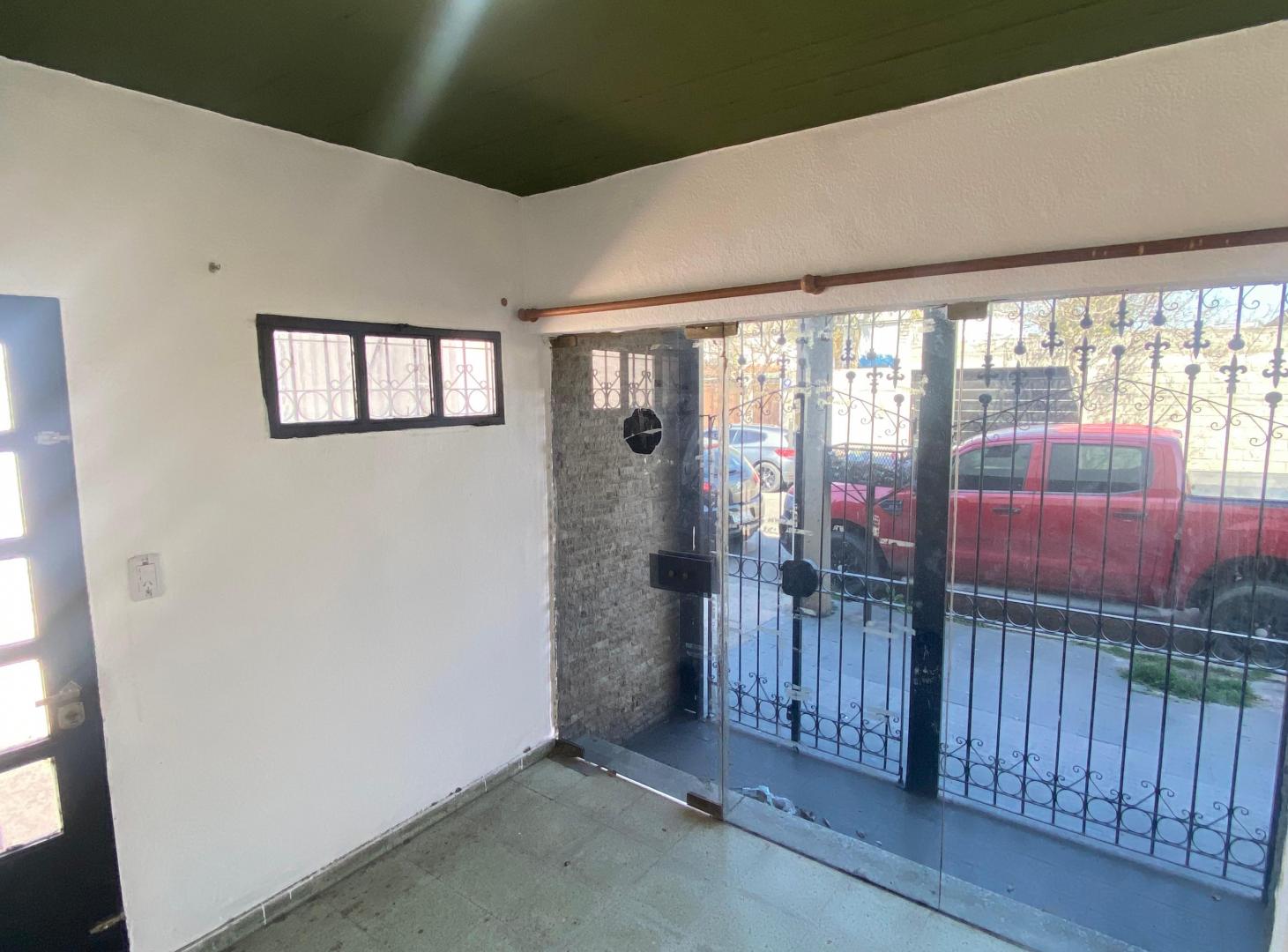 Foto de Oportunidad - Casa con Galpon y Oficina Comercial - barrio Pueyrredon, imagen 1
