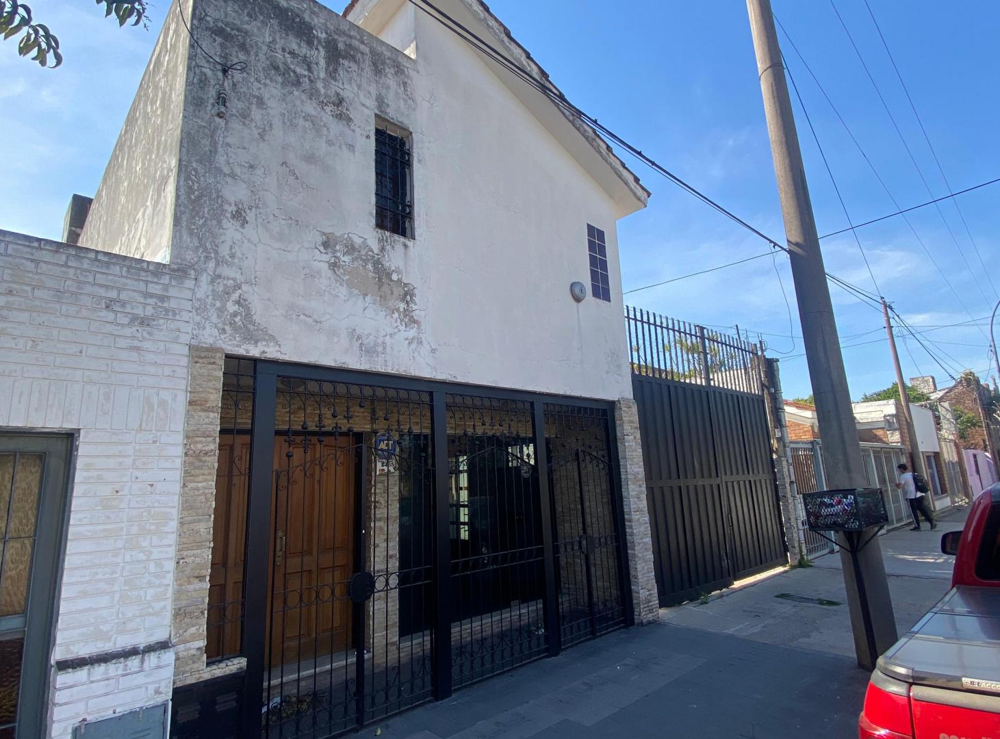 Foto de Oportunidad - Casa con Galpon y Oficina Comercial - barrio Pueyrredon, imagen 2