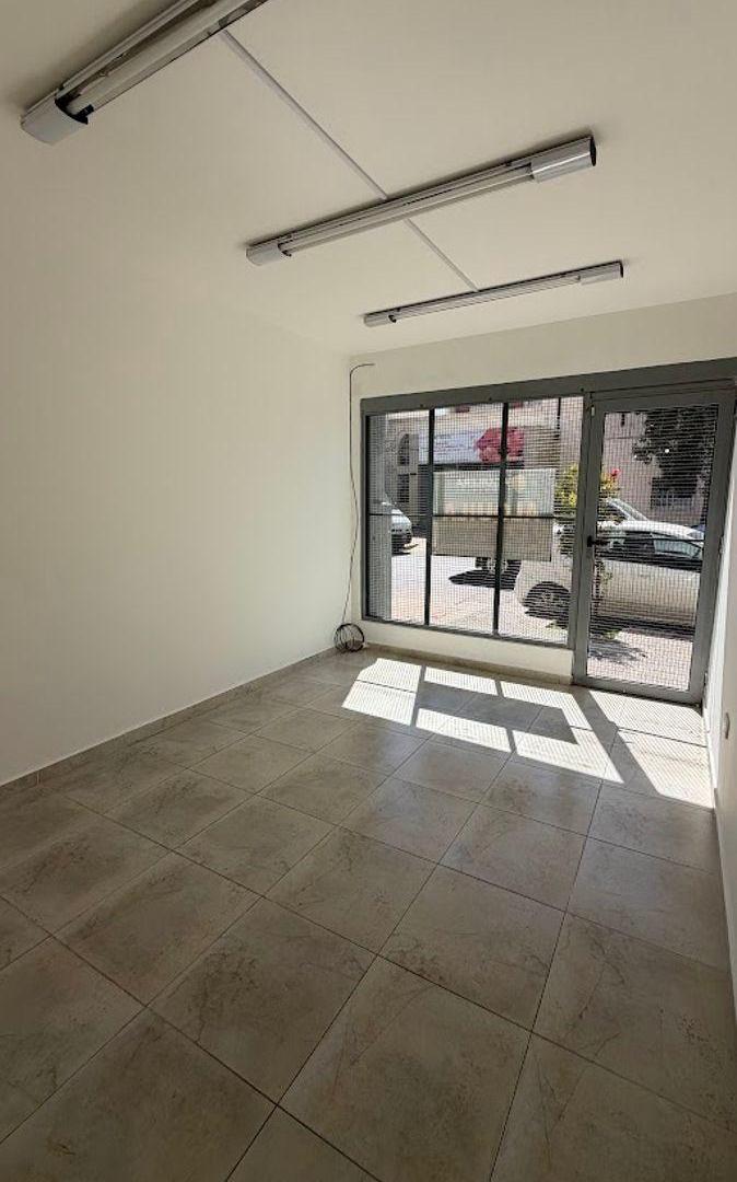 Foto de Oportunidad - Local Comercial - Oficina en Alquiler a metros de Av, imagen 3
