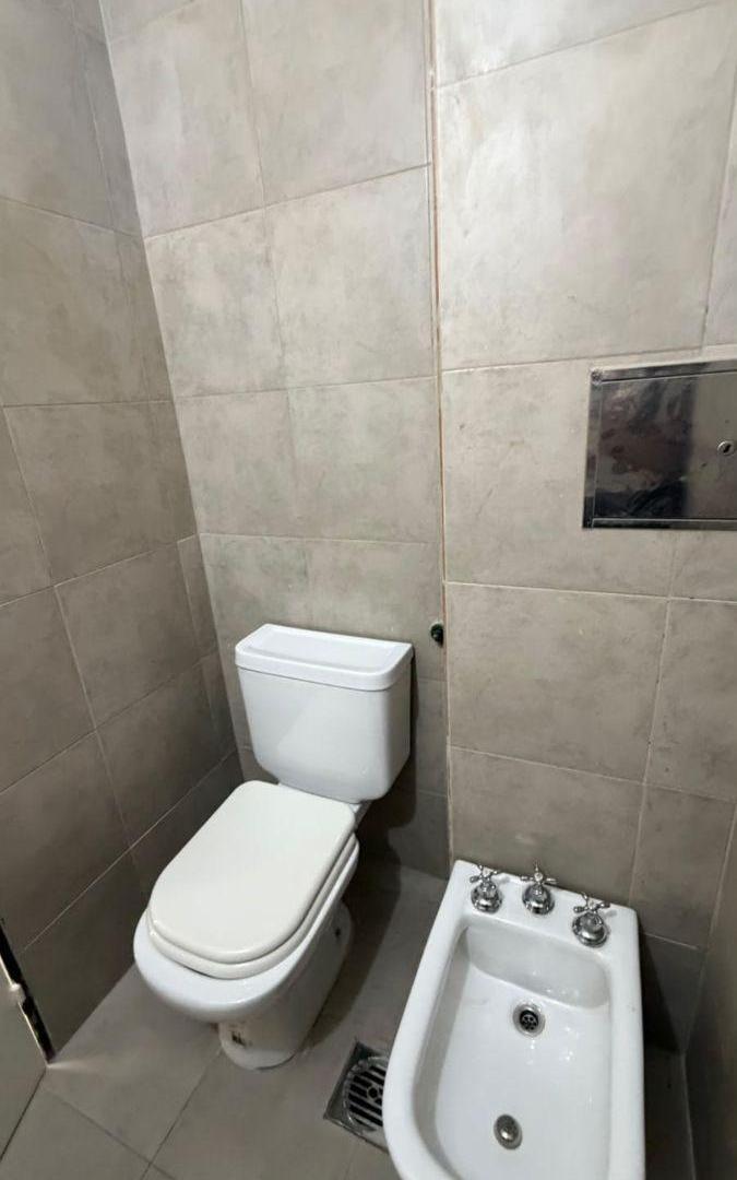 Foto de Oportunidad - Local Comercial - Oficina en Alquiler a metros de Av, imagen 4