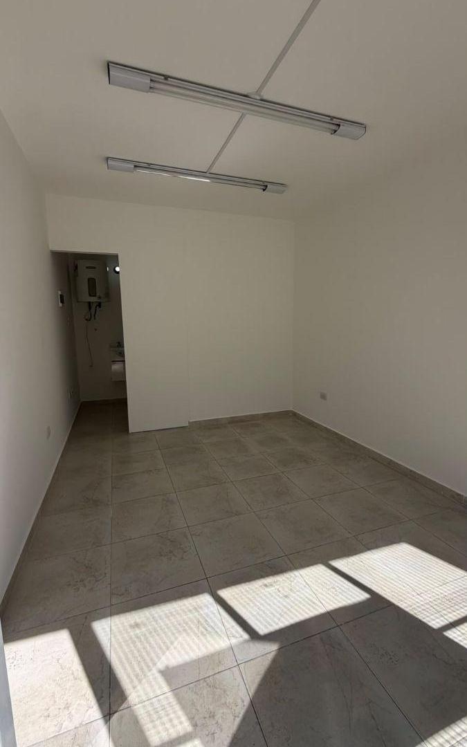 Foto de Oportunidad - Local Comercial - Oficina en Alquiler a metros de Av, imagen 2