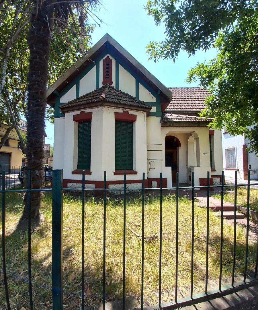 Casa apto profesional o consultorios en esquina en Victoria Centro
