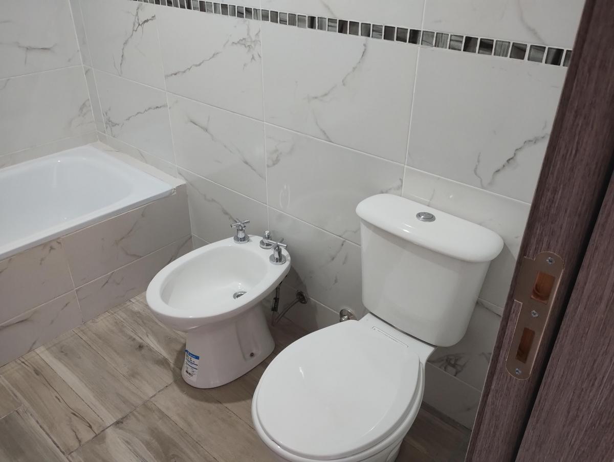 Foto de Departamento en venta de 2 ambientes con cochera en Luzuriaga, imagen 5