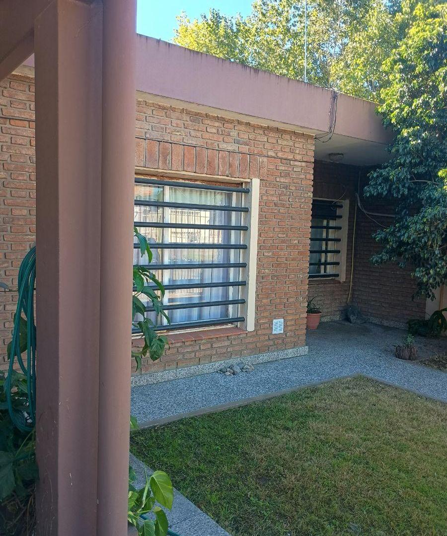 Foto de PARQUE SAN MARTIN, EXCELENTE CASA CON PILETA EN VENTA, imagen 2