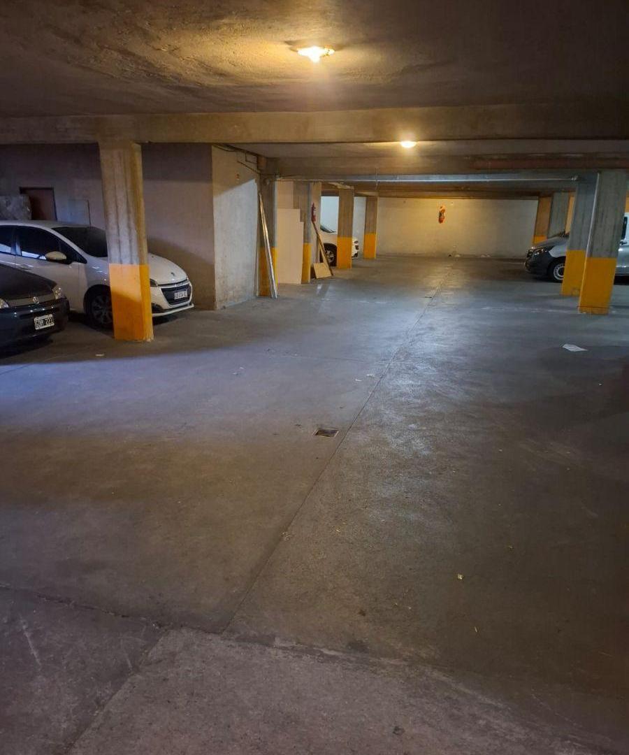 Foto de Alquiler anual de cocheras, sobre avenida Cárcano en Edificio Pehuen, imagen 2