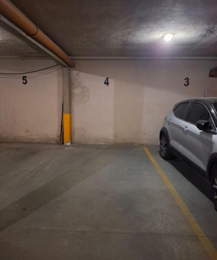 Foto de Alquiler anual de cocheras, sobre avenida Cárcano en Edificio Pehuen, imagen 3