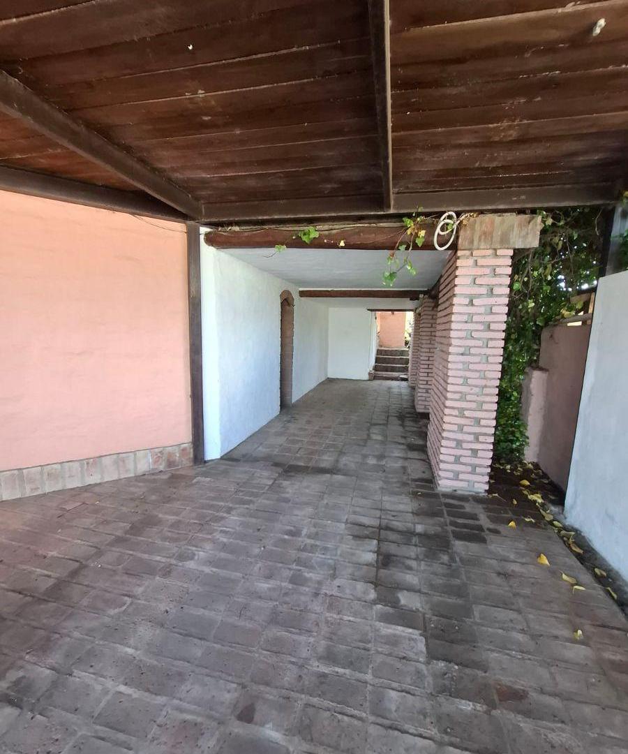 Foto de Casa chalet estilo casa de campo en venta en Villa Parque Siquiman. A, imagen 5