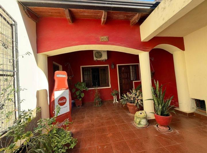 CASA 7 AMBIENTES EN VENTA GOYA CORRIENTES 4