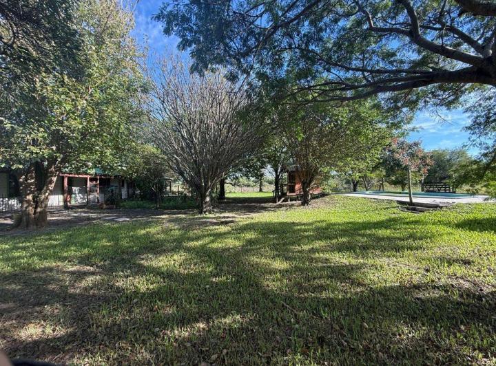 CASA EN VENTA CON PILETA DE 2.55HA EN COL CAROLINA 4