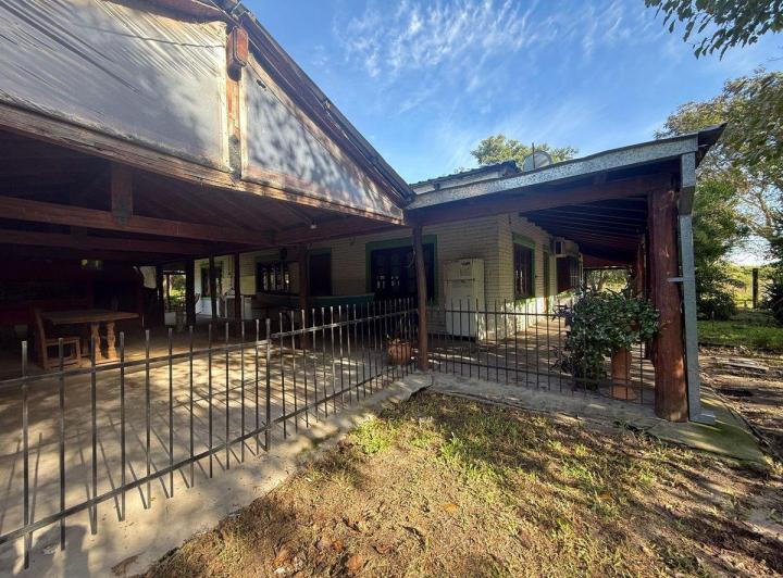 CASA EN VENTA CON PILETA DE 2.55HA EN COL CAROLINA 3