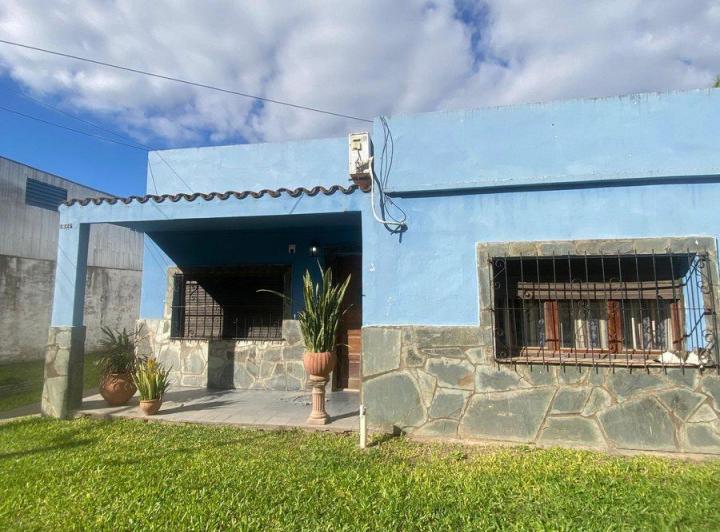 CASA 5 AMBIENTES, a 3 cuadras de AV Sarmiento 1