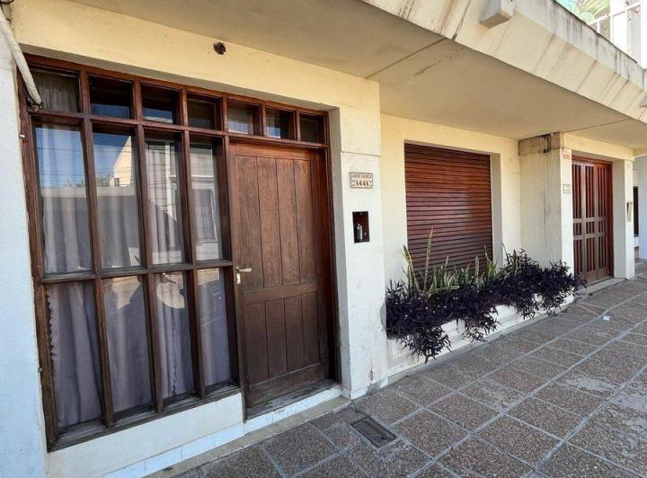 CASA 5 DORMITORIOS EN VENTA POR JOSÉ GÓMEZ 2