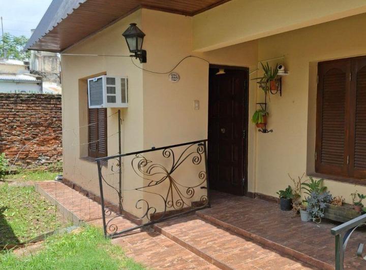 Casa 5 ambiente en Esquina/ Corrientes 3