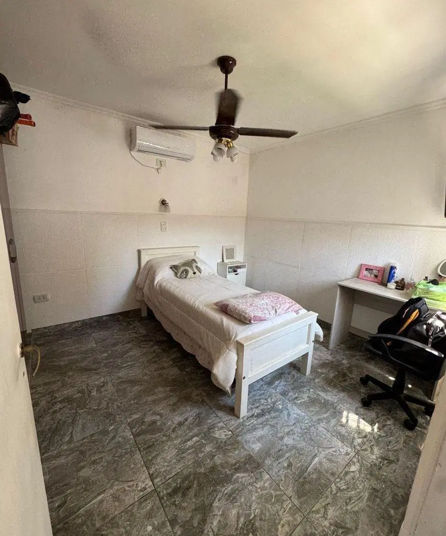 Casa en Pasaje O. Alemis a 30 mTs de Avenida Perón 2