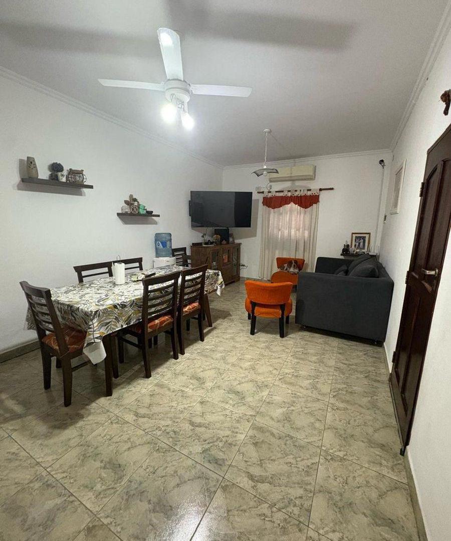 Casa en Pasaje O. Alemis a 30 mTs de Avenida Perón