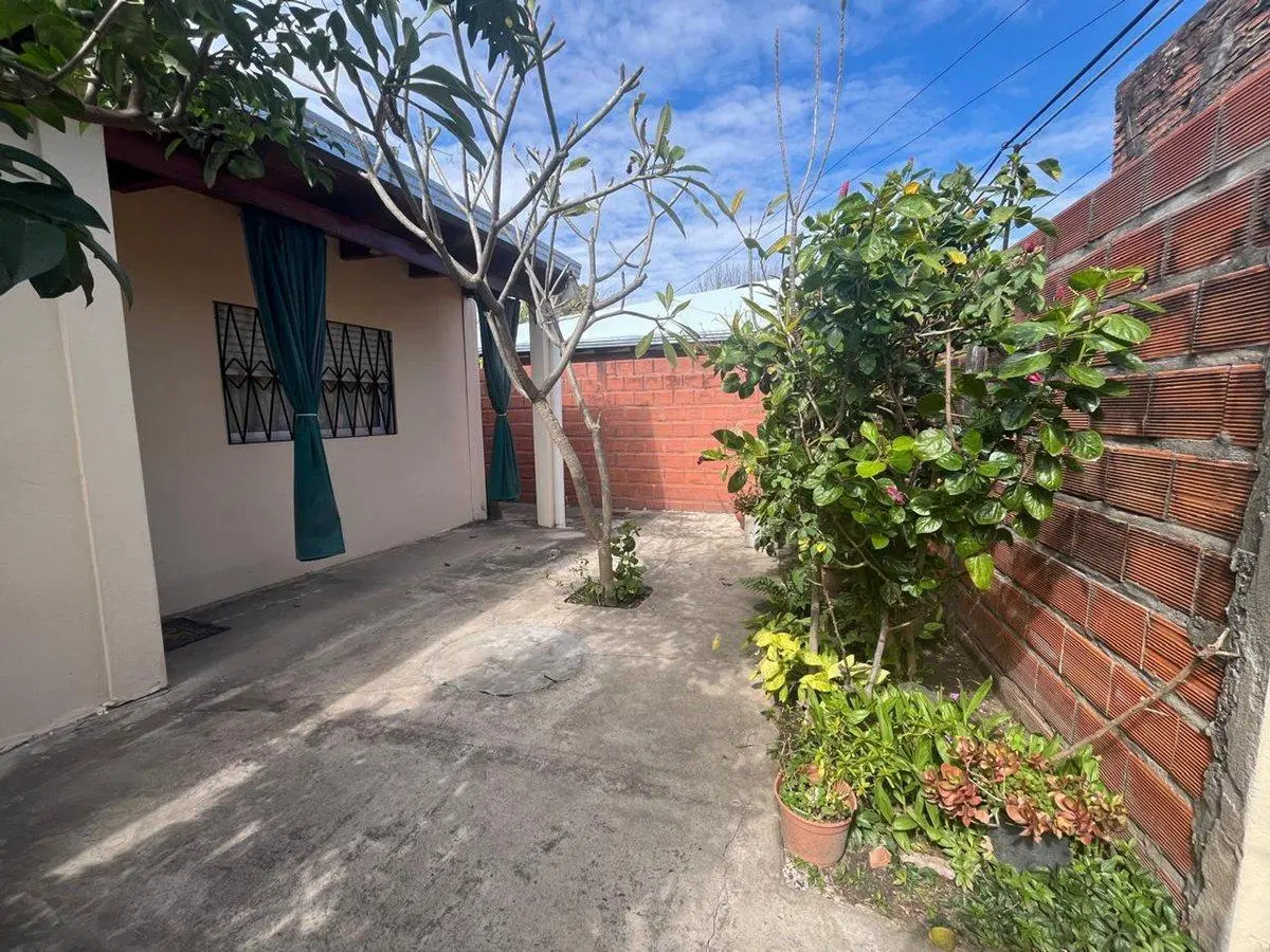 CASA 3 AMBIENTES EN VENTA, ZONA CENTRO 3