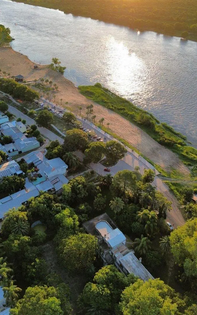 SE ALQUILA CASONA  CON  VISTA AL  RIO, ZONA NORTE 2