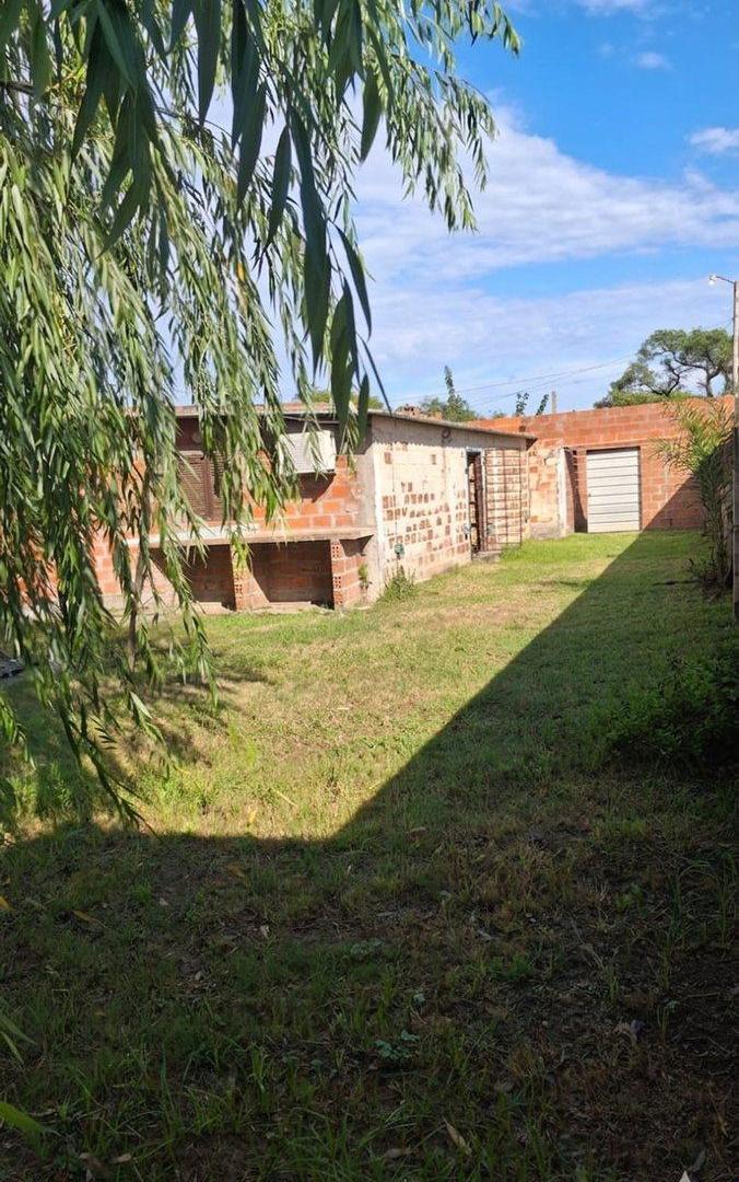 Casa en Barrio Santa Clara- Monzón y Carancho