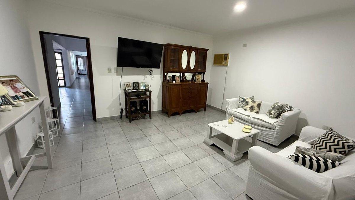 CASA CON PILETA EN VENTA ENTRE RIOS 1214 GOYA CTES
